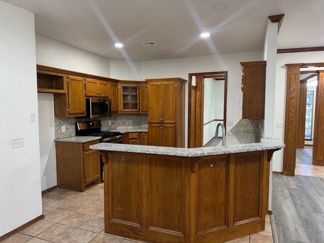 Building Photo - Comfortable Home in Moore