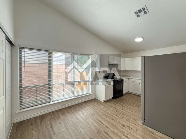 Building Photo - 7729 Narrow Pass St