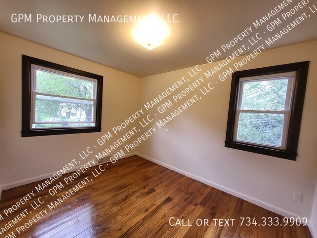 Building Photo - 2253 Delton Ct