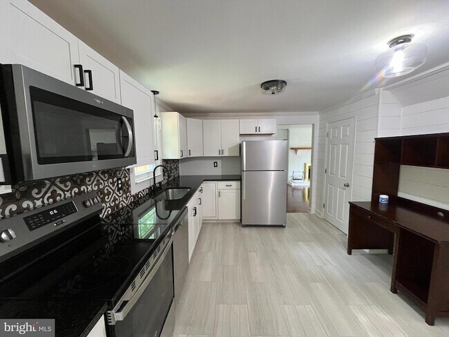 Building Photo - 3907 Harvette Dr