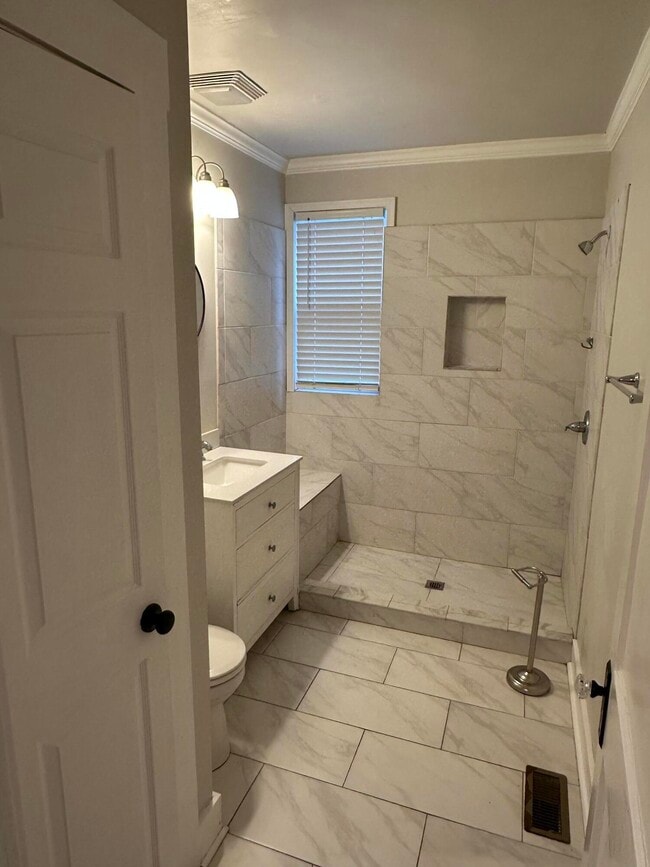 Building Photo - 313 Capital Ave