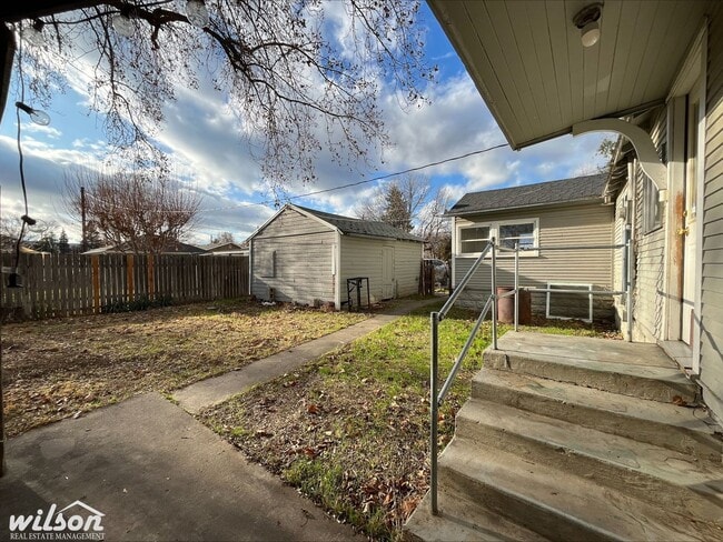 Building Photo - Bright & Spacious 3 bedroom, 1 bath Home for Rent!