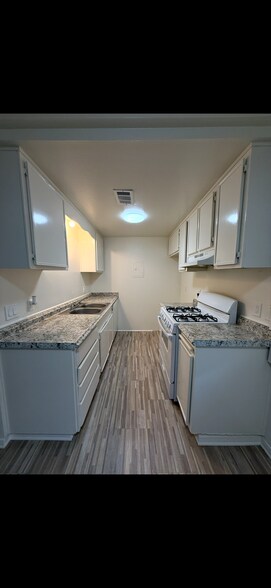 kitchen - 12835 10th St