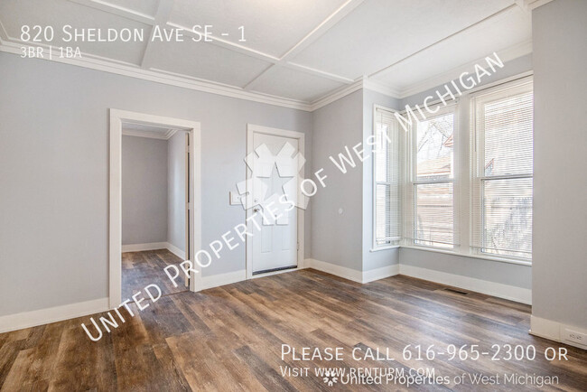 Building Photo - Available Now | 3 Bedroom 1 Bath Lower Lev...