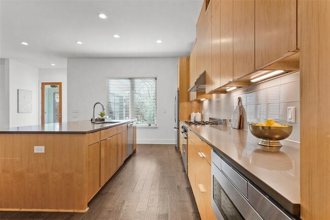 Building Photo - 7813 Mullen Dr