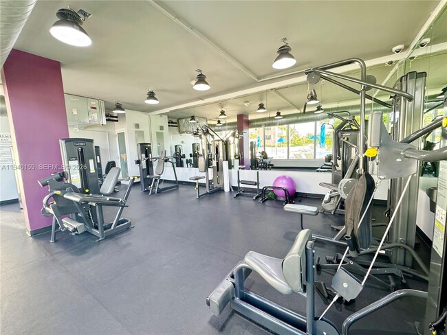 Building Photo - 100 Lincoln Rd