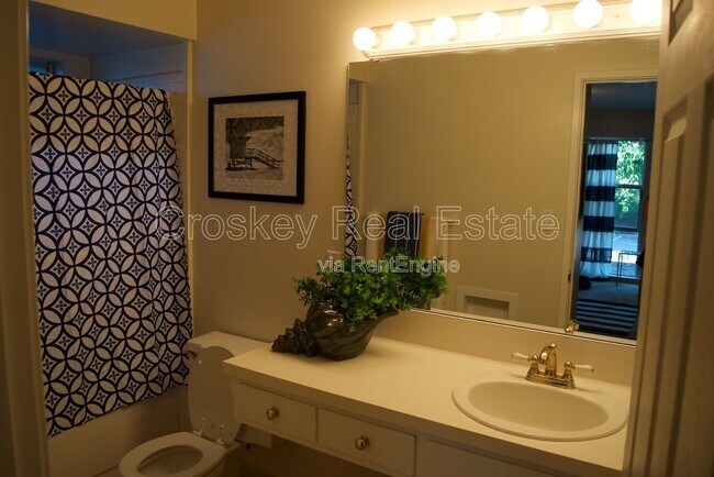 Building Photo - 1250 Escobar St