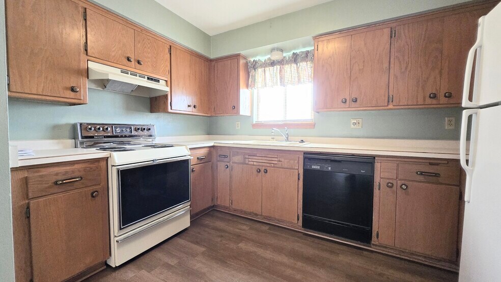 Building Photo - 9915 W Beloit Rd