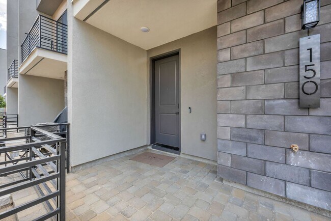 Building Photo - Fully Furnished Modern Townhome with utilities included and flexible lease options available