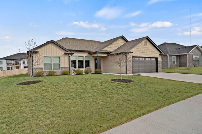 Building Photo - 3401 Yellowwood Dr