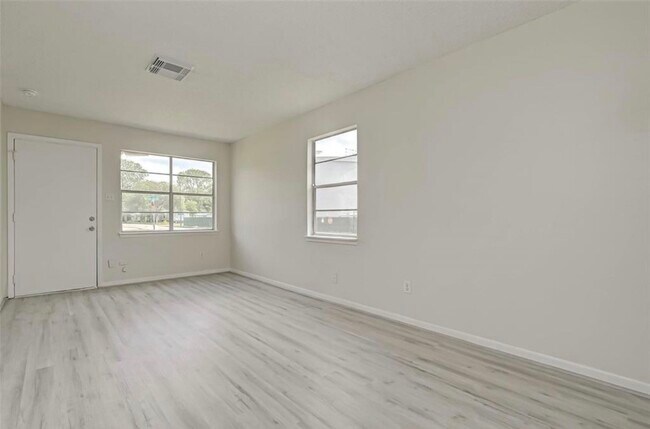 Building Photo - 4222 Sevan St