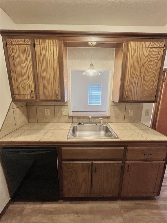 Building Photo - 1901 E Lindsey St