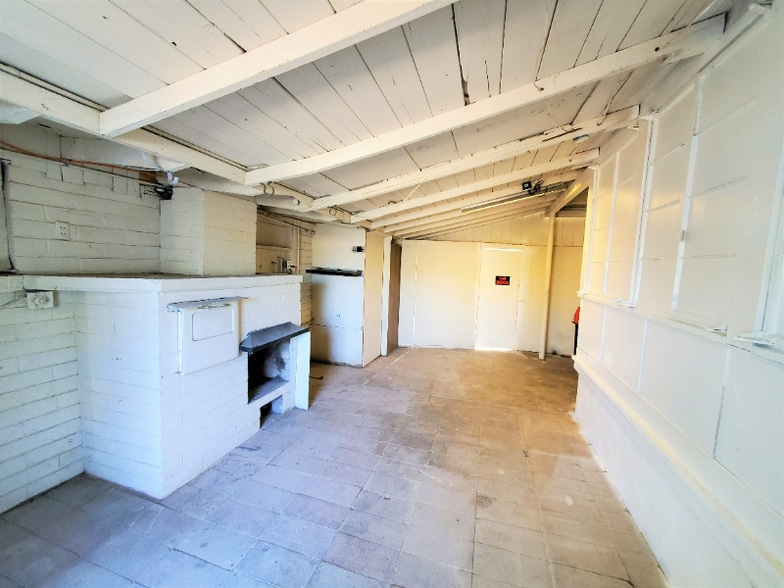Building Photo - 309 W Jacinto St