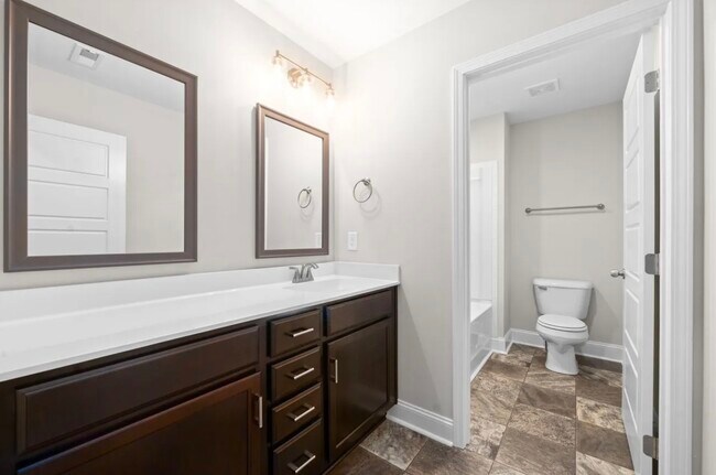 Building Photo - 2417 Bucklin Dr