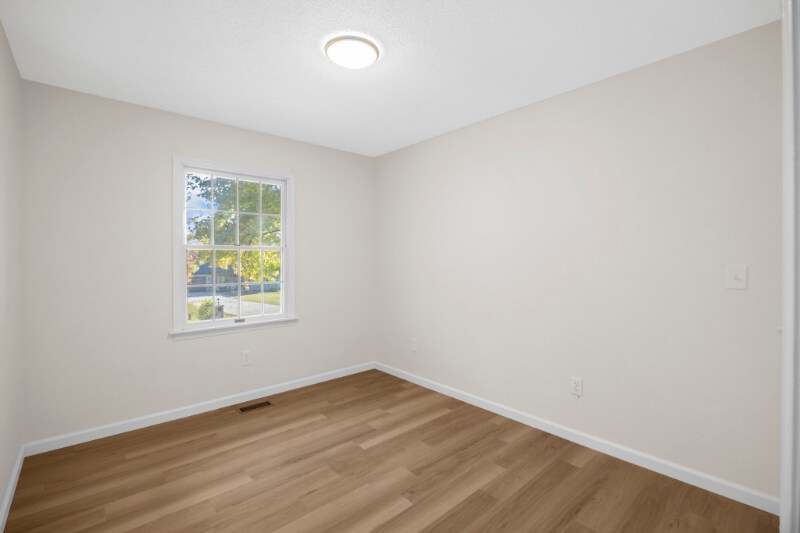 Building Photo - 1755 Fountainbleu Dr