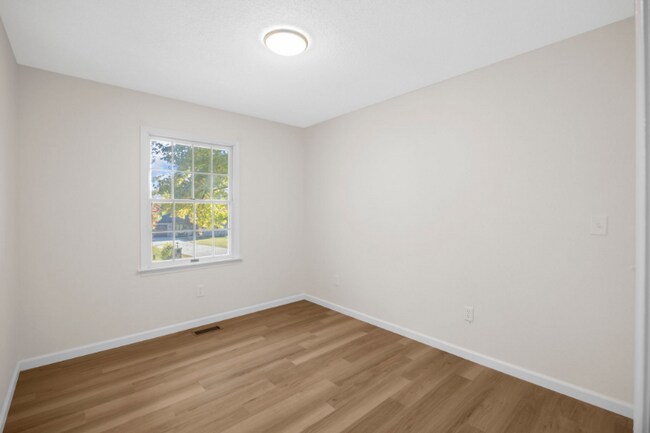 Building Photo - 1755 Fountainbleu Dr