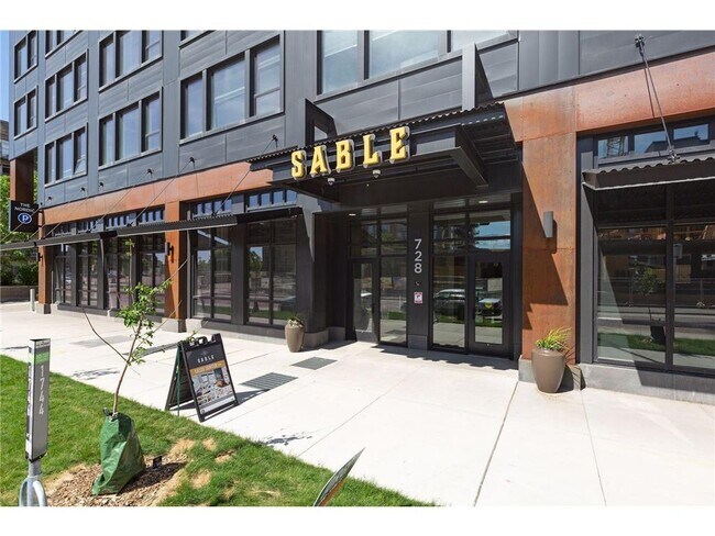 Building Photo - 728 N 3rd St
