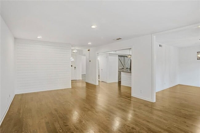 Building Photo - 3036 Vinings Ferry Dr SE
