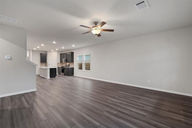 Building Photo - 528 Loriner Wy
