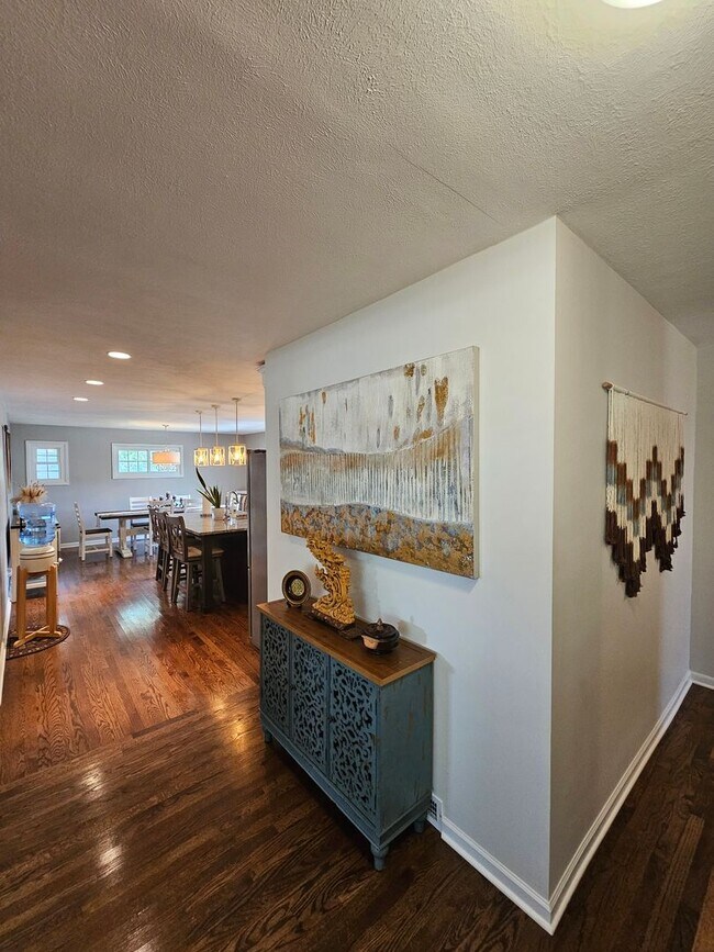 Building Photo - 5648 Beacon Hill Dr