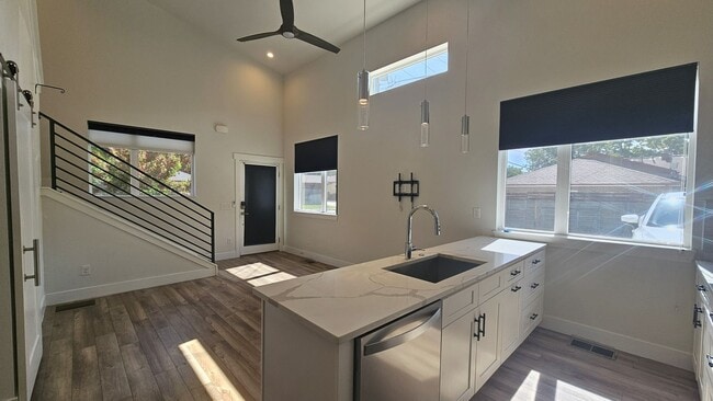 Building Photo - Modern Townhome with off street Parking in...