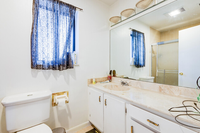 Building Photo - 4245 Landar Dr