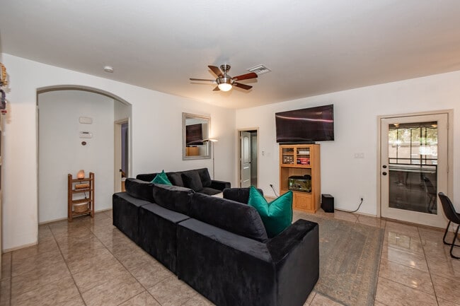 Building Photo - 4540 Jojoba Ave