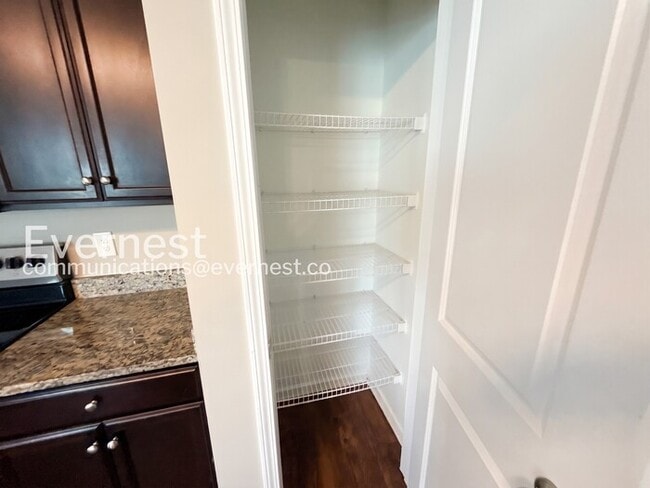 Building Photo - Limited Time Special Offer / 3 Bed, 2.5 Bath Home with Garage / Pet-Friendly / Vouchers Accepted ...