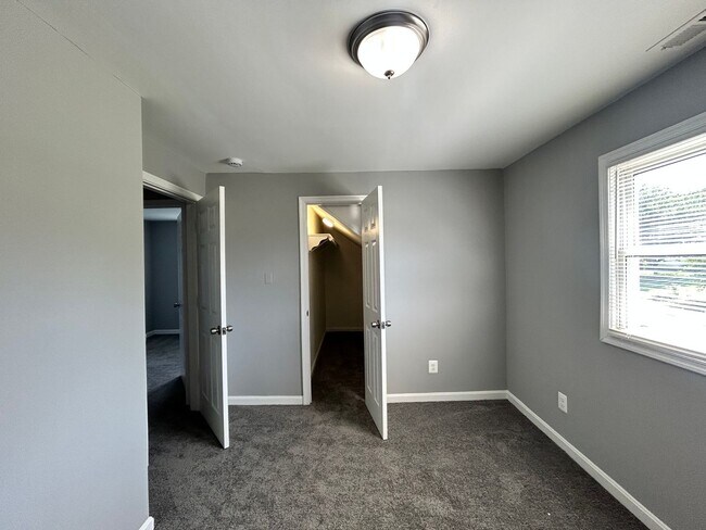 Building Photo - Baltimore - 4 Bedrooms and 2 baths Available!