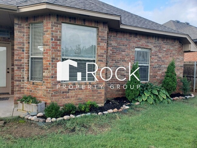 Building Photo - MOVE IN SPECIAL FOR JANUARY MOVE INS! 3 Bedroom, 2 Bath, 2 Car Garage - SELF TOURS AVAILABLE SOON!