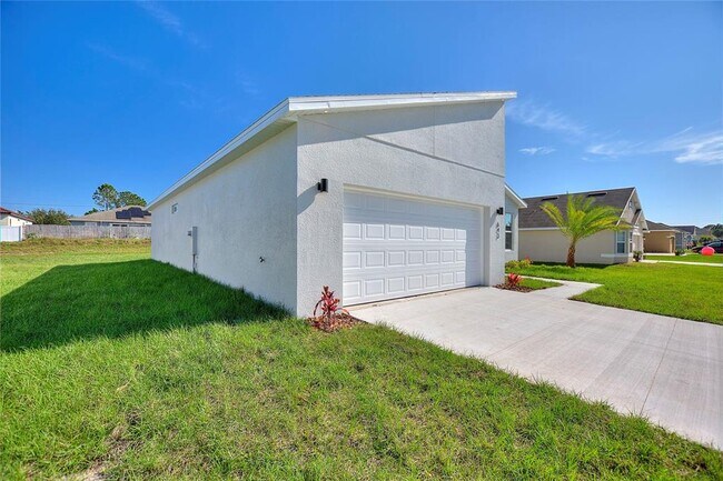 Building Photo - 643 James Ct
