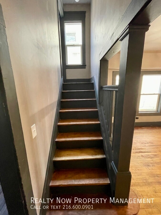 Building Photo - 2043 W 101st St