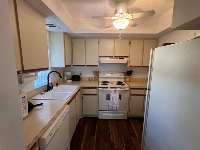 Building Photo - Seasonal Oaks IV 2/2 first floor condo