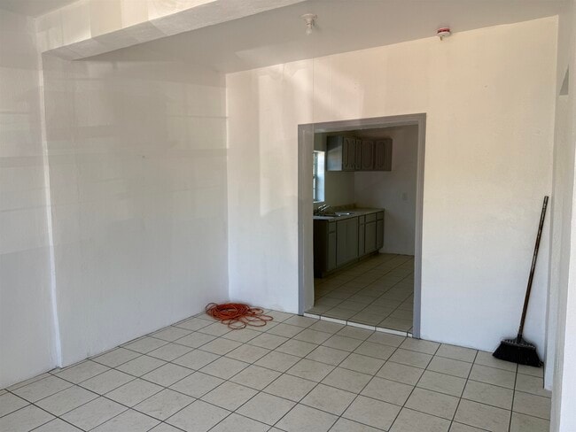 Building Photo - 3217 Diaz St