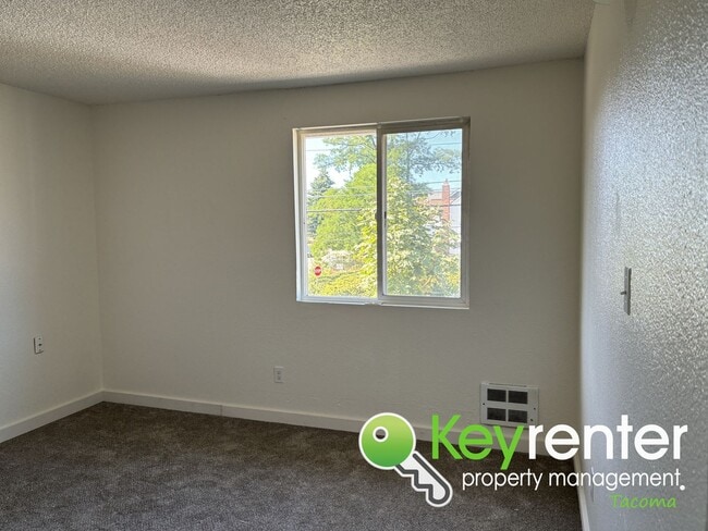 Building Photo - Recently Renovated Tacoma Home