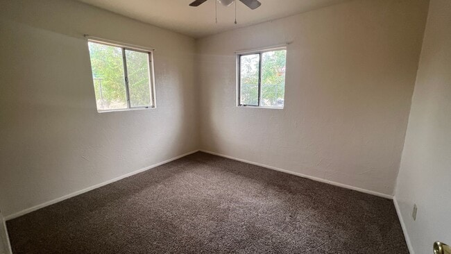 Building Photo - 3 Bedroom home with 1 Bathroom and Large Back yard