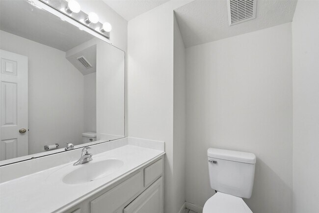 Building Photo - 22314 Ivy Stone Ct