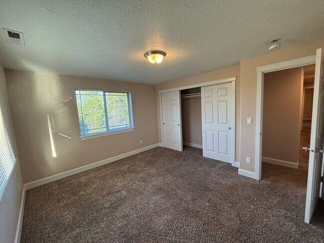 Building Photo - 234