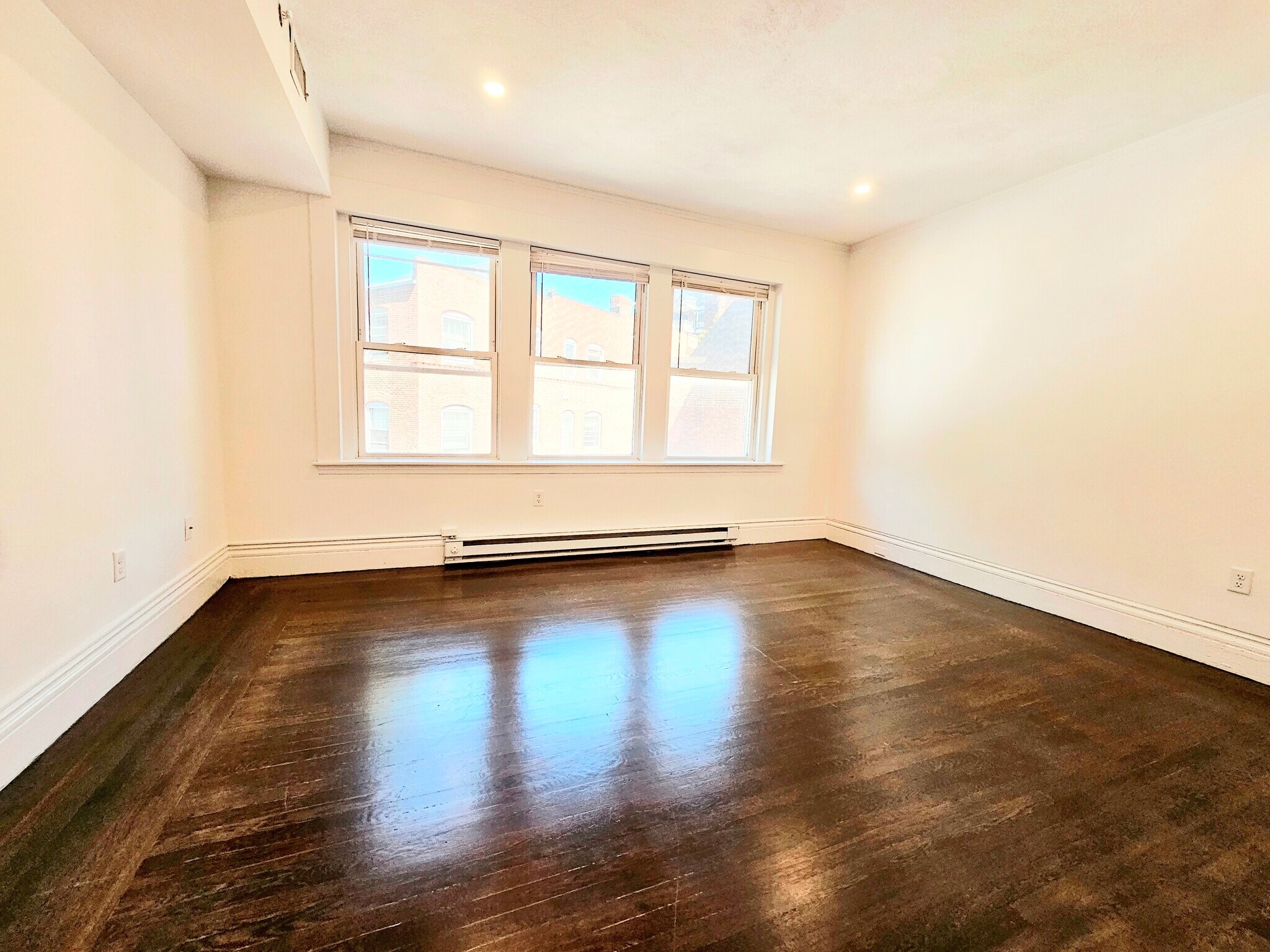 Building Photo - 1402 Beacon St