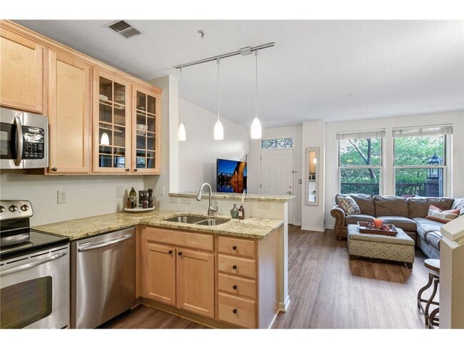 Building Photo - 680 N 2nd St