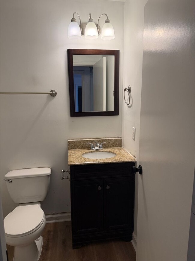 Building Photo - Updated First Floor Forest Cove Condo- Bike to the Beach!