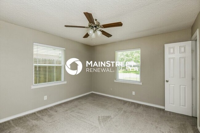 Building Photo - 3 Bedroom Pet-Friendly Home in White Settl...
