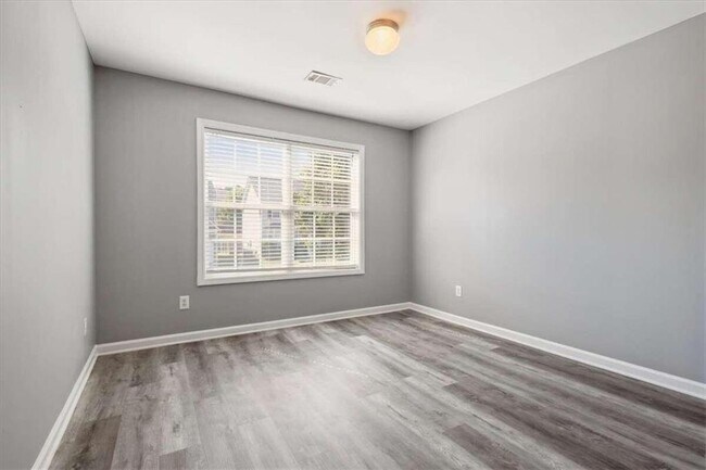 Building Photo - 96 Lenore Ct