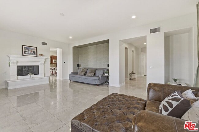 Building Photo - 25561 Prado De Oro