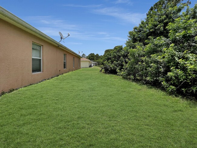 Building Photo - Your Duplex Dream Just Got Merrier! Charmi...