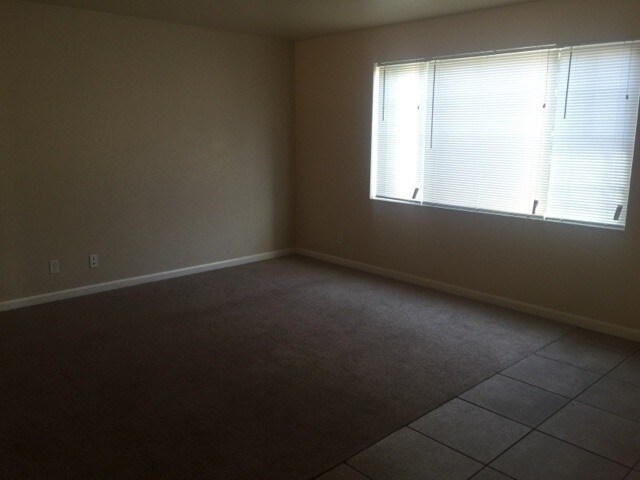 Building Photo - 2366 S Rock Creek Dr