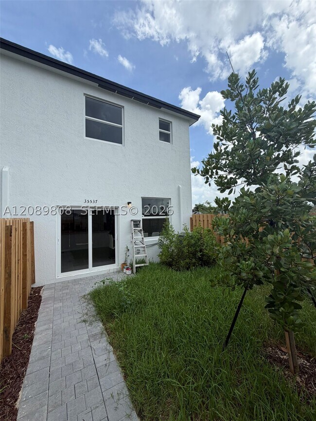 Building Photo - 35537 SW 189th Ave