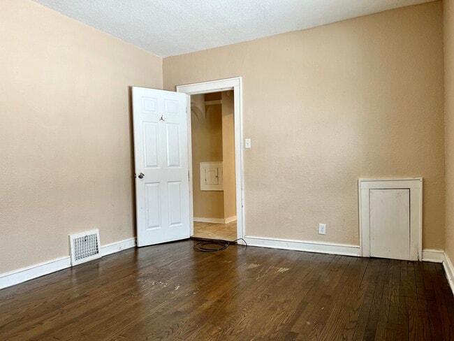 Building Photo - 4645 N 38th St