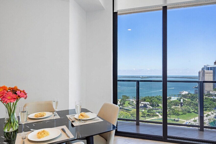 Building Photo - 398 NE 5th St