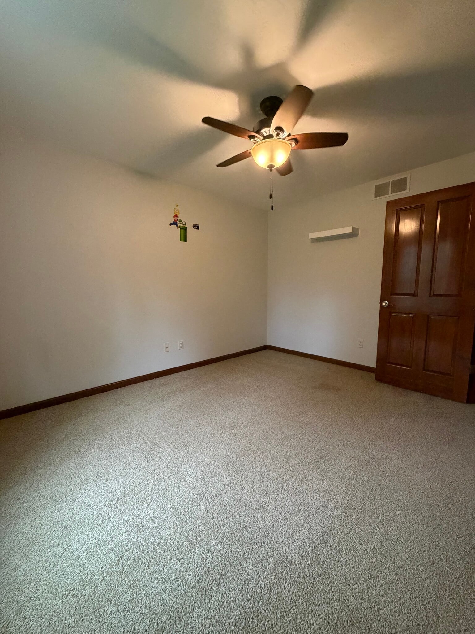 Building Photo - 2701 E Glenhurst Ln